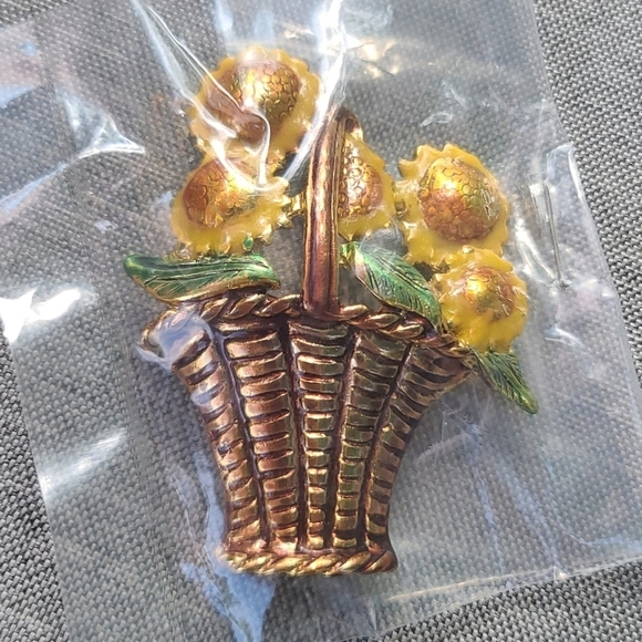 Sunflower Basket Brooch Pin - Picture 1 of 2